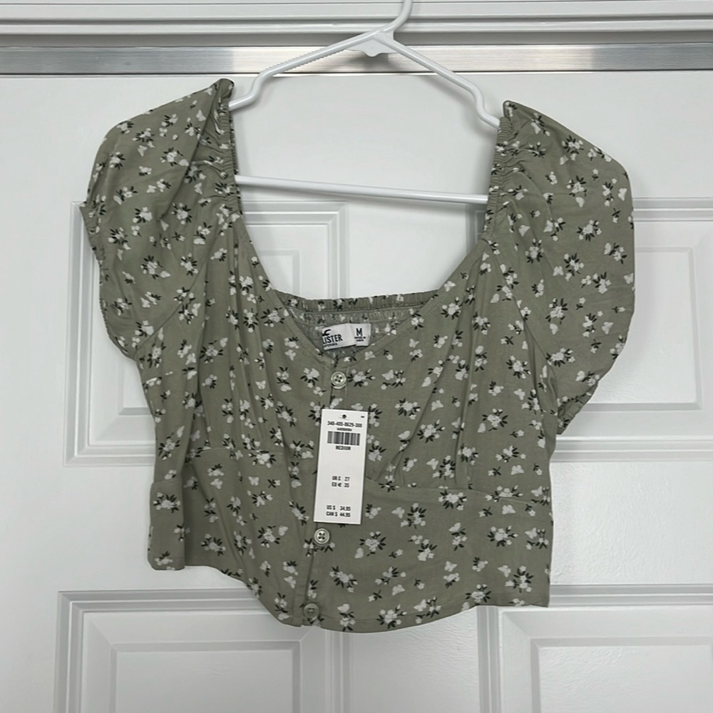 Floral Hollister top (never worn with tags)